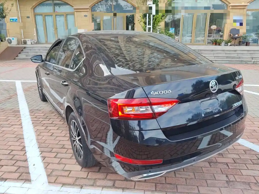Skoda Octavia — фото 5
