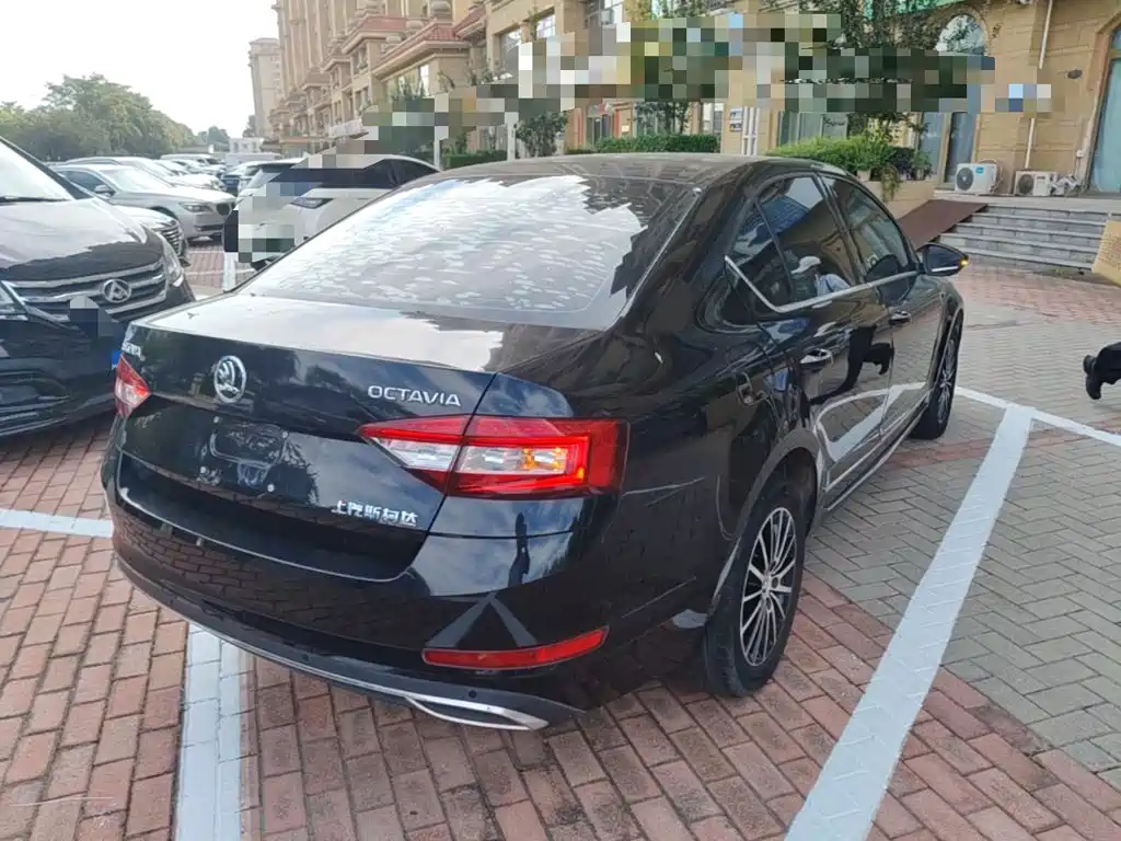 Skoda Octavia — фото 7