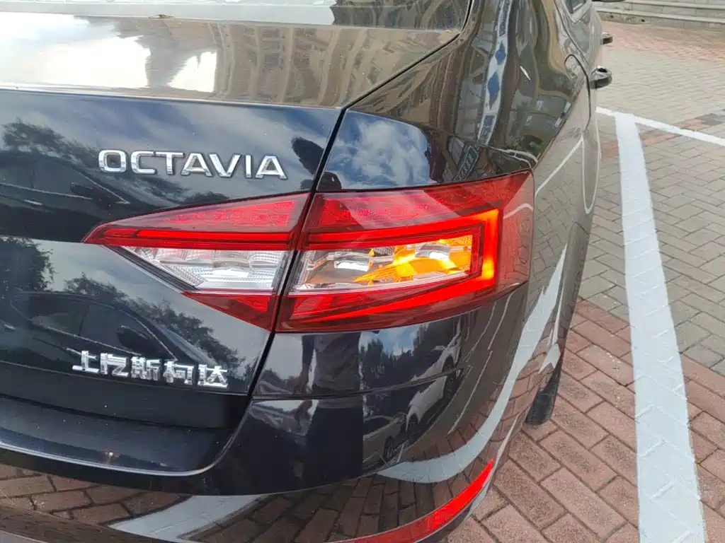 Skoda Octavia — фото 8