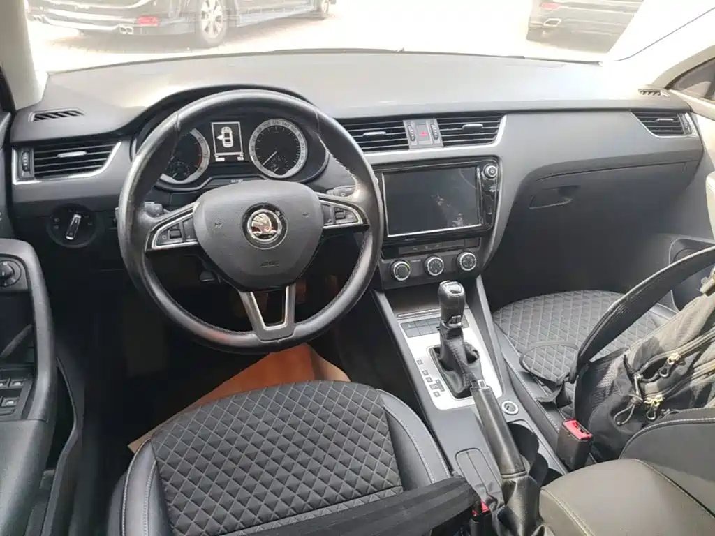 Skoda Octavia — фото 10