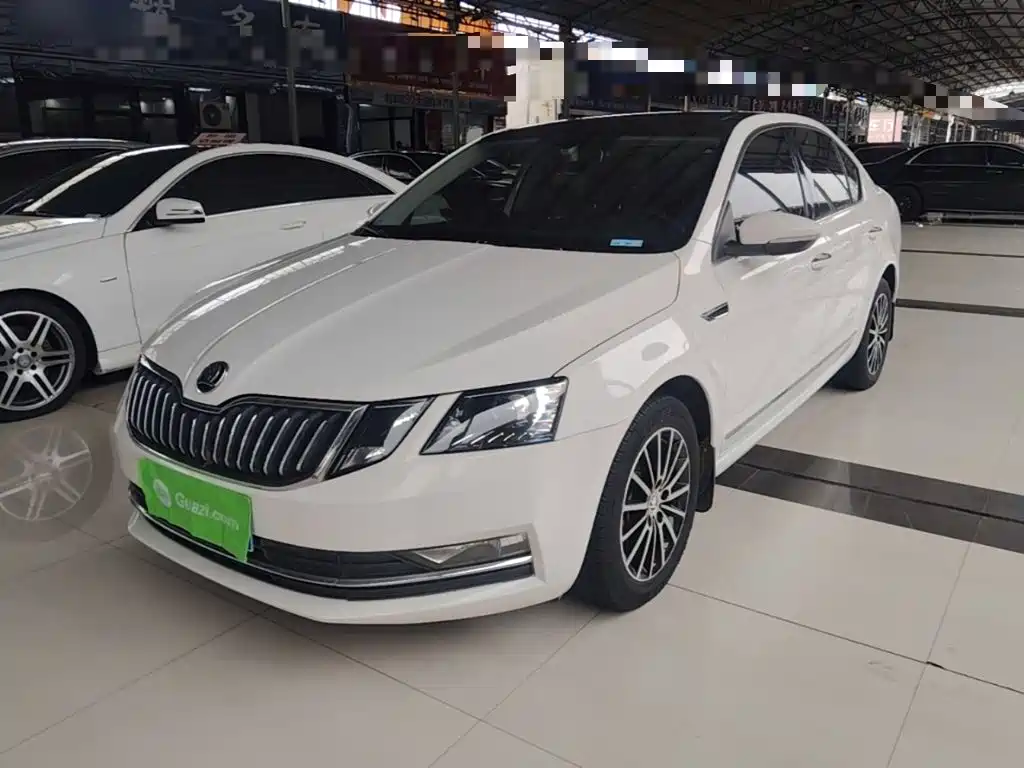 Skoda Octavia — фото 2