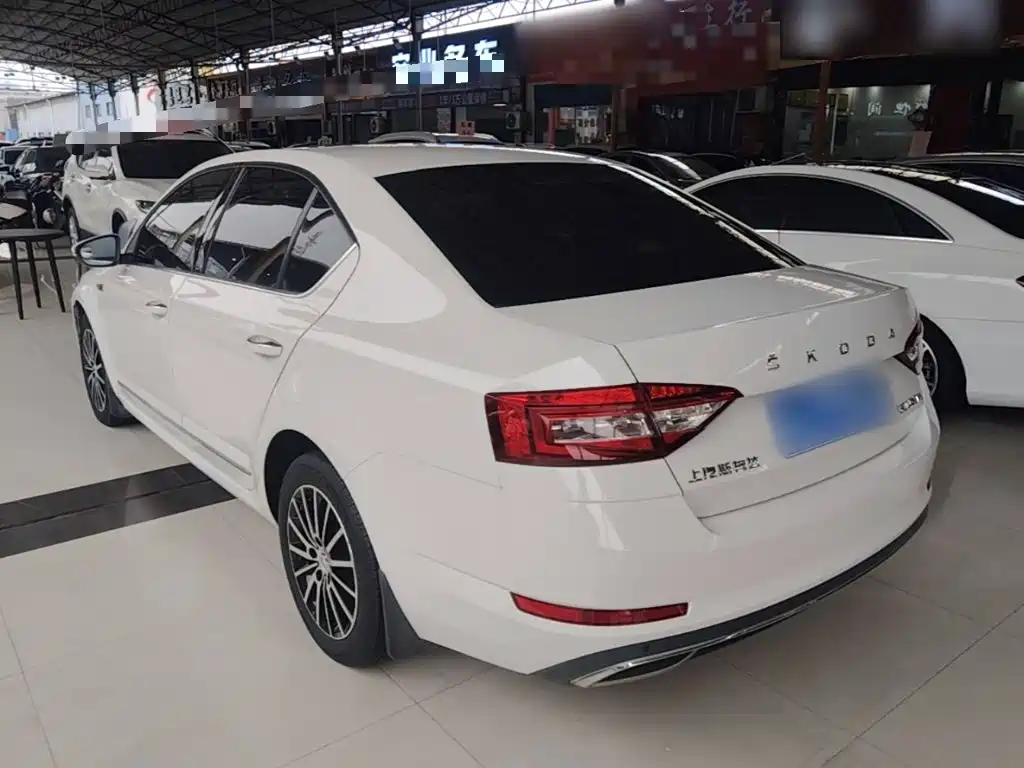 Skoda Octavia — фото 5