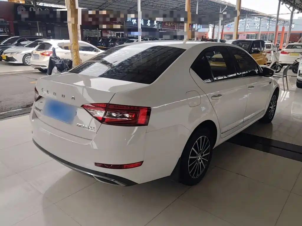 Skoda Octavia — фото 7
