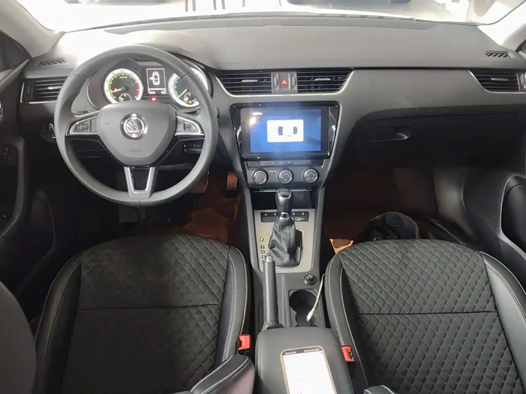 Skoda Octavia — фото 10