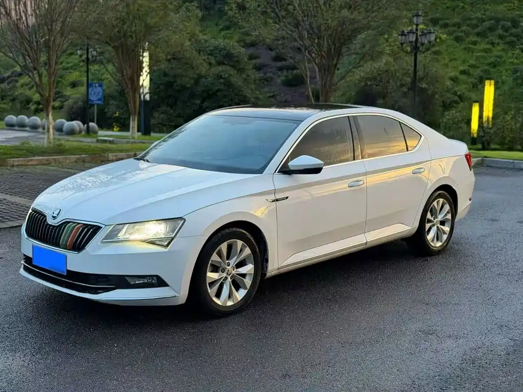 Skoda Superb — фото 2