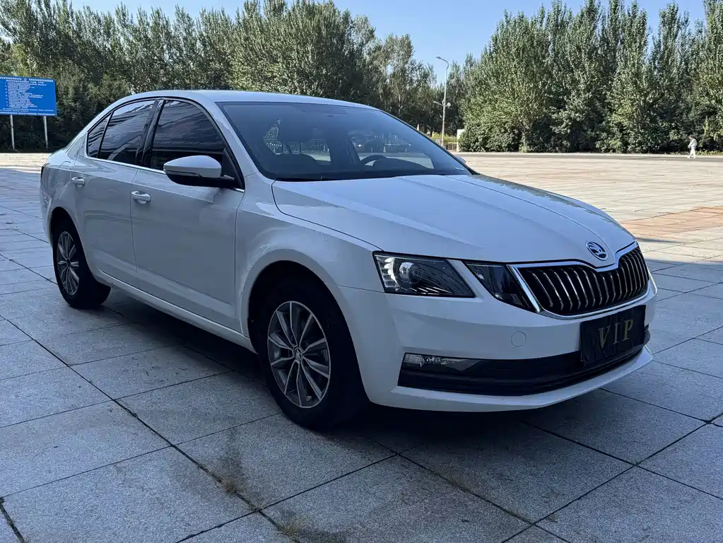 Skoda Octavia — фото 2