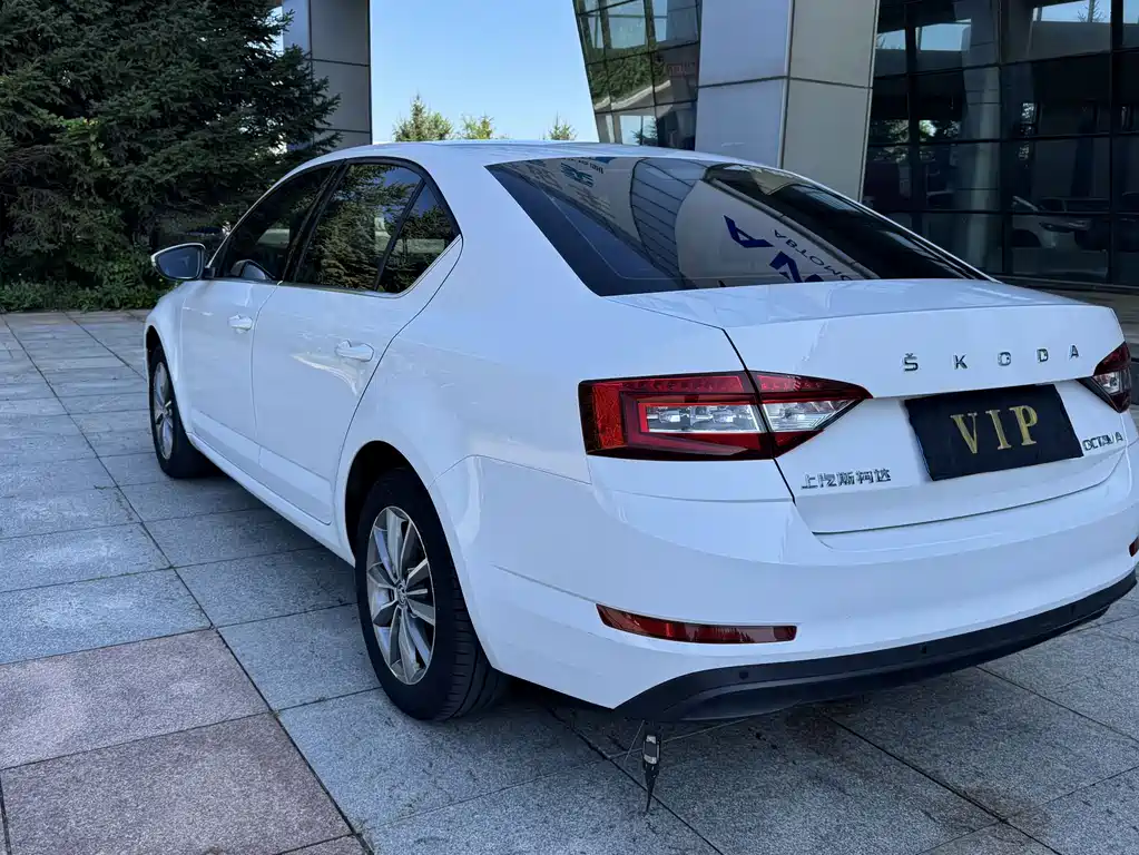 Skoda Octavia — фото 5