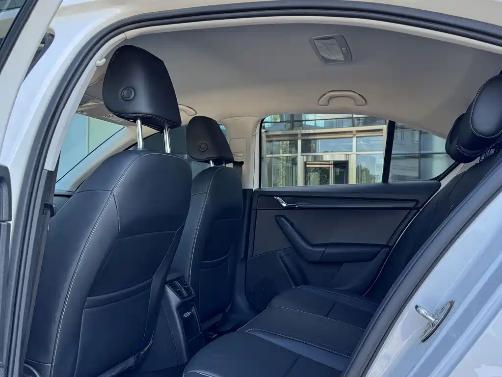 Skoda Octavia — фото 10