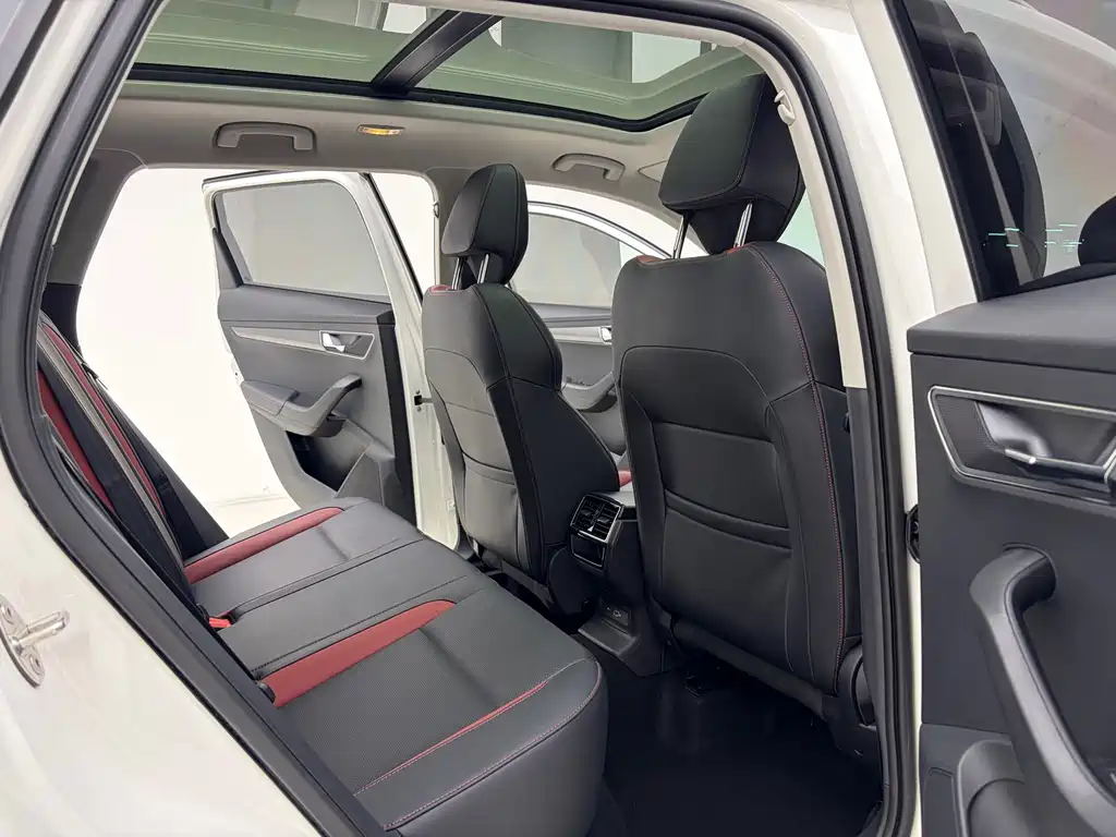 Skoda Karoq — фото 17