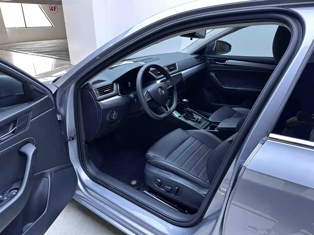 Skoda Superb — фото 9