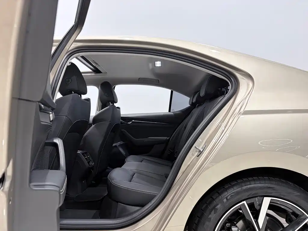 Skoda Octavia — фото 9