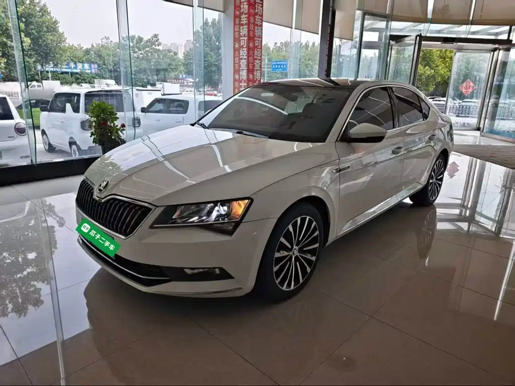 Skoda Superb — фото 2