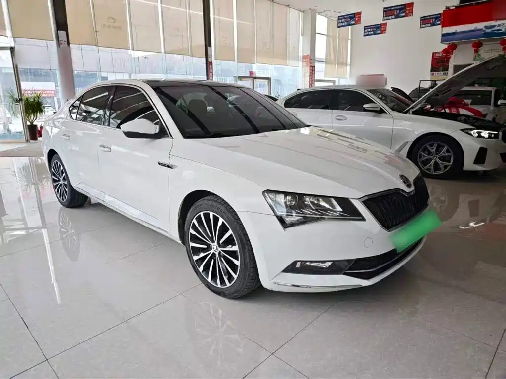 Skoda Superb — фото 4