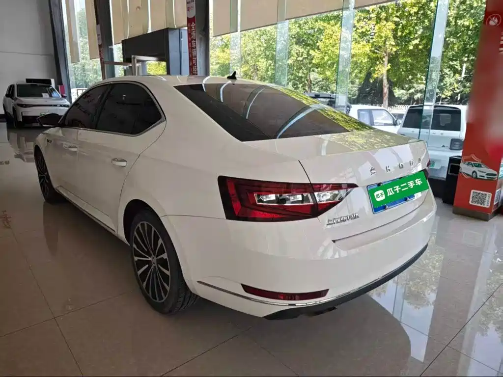 Skoda Superb — фото 5