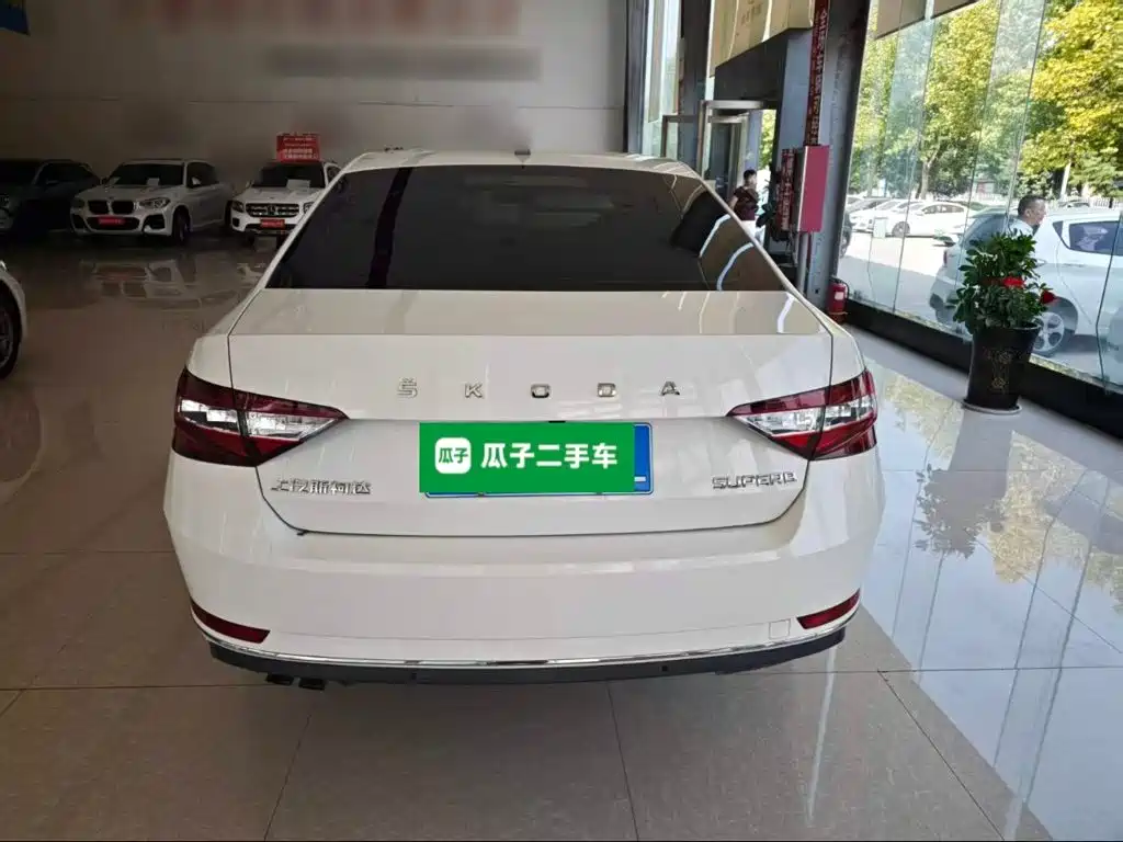 Skoda Superb — фото 6