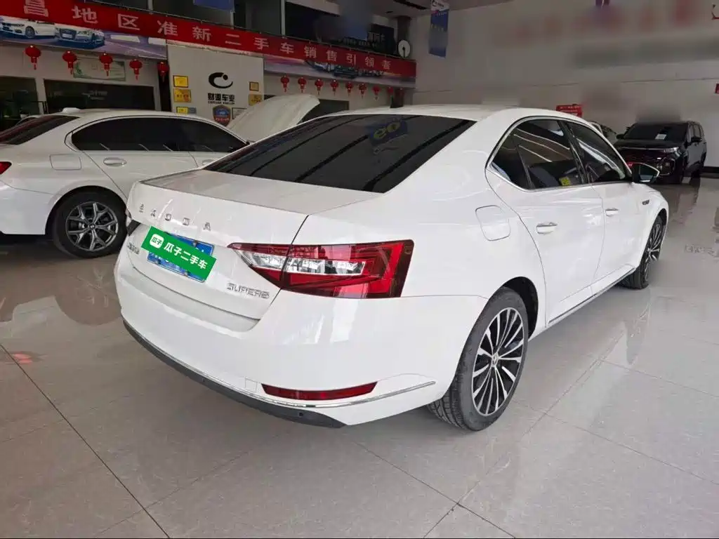 Skoda Superb — фото 7