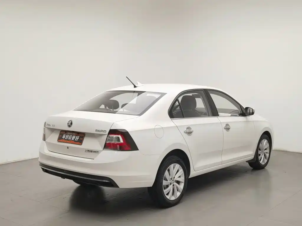 Skoda Rapid — фото 2