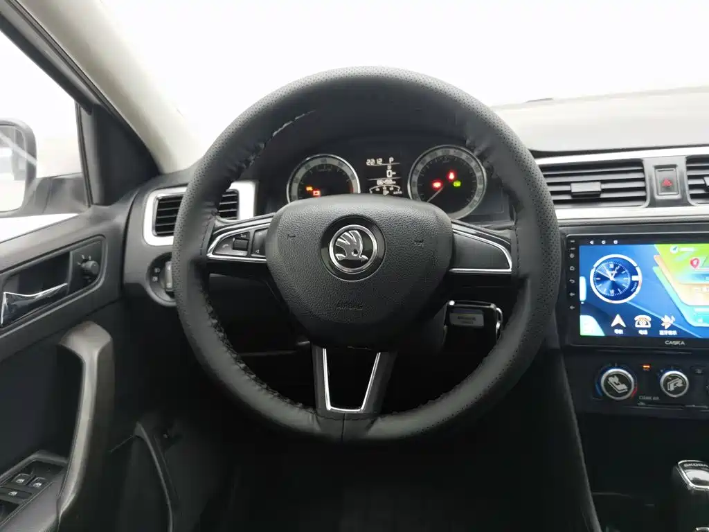 Skoda Rapid — фото 11