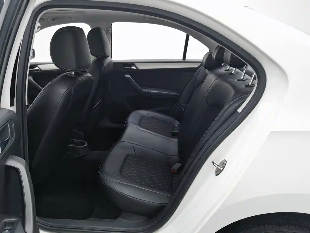 Skoda Rapid — фото 15