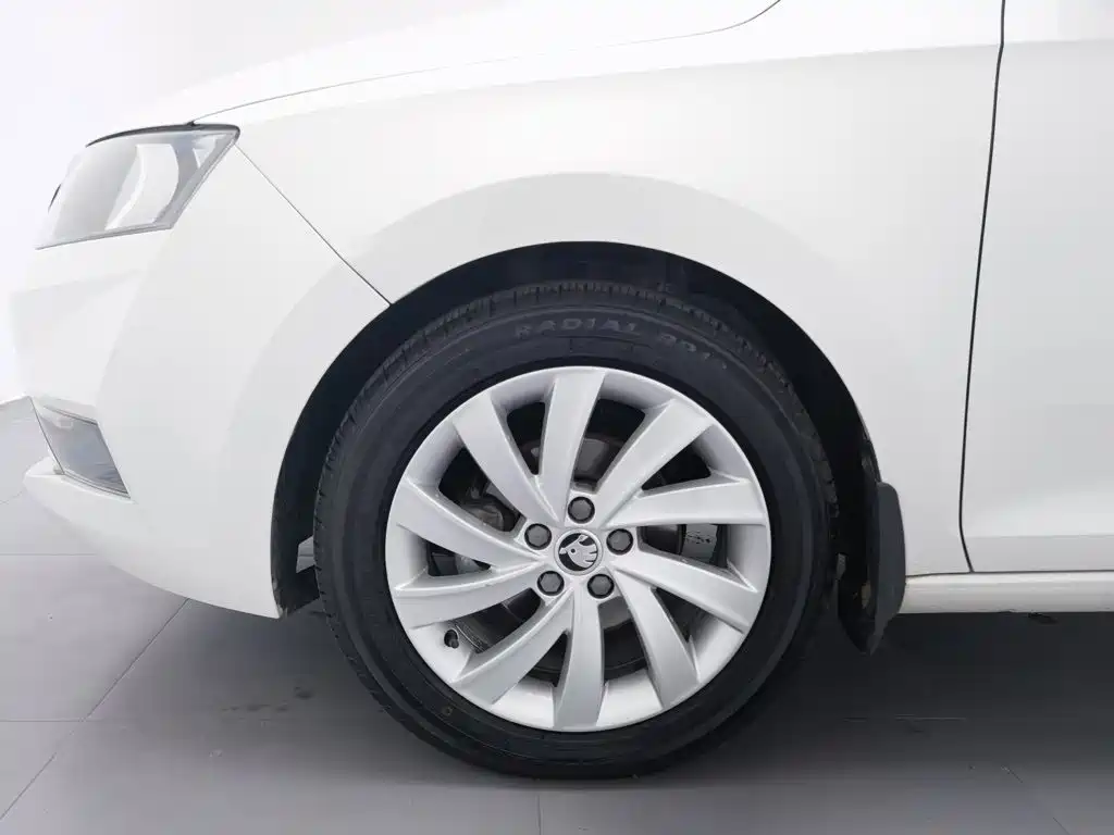 Skoda Rapid — фото 17
