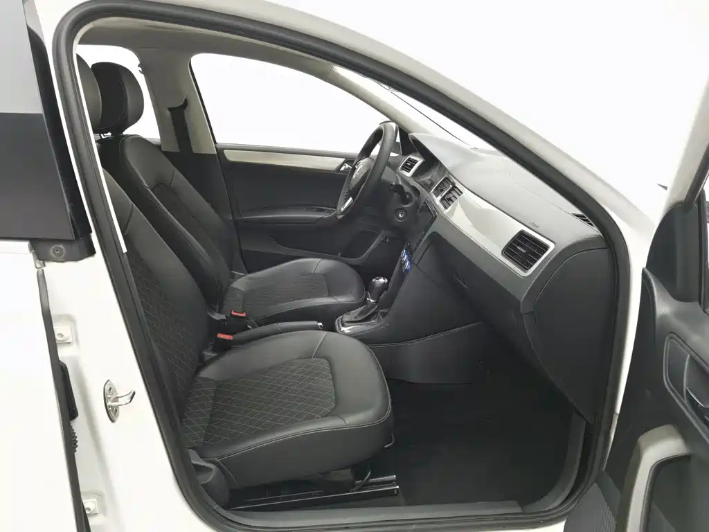 Skoda Rapid — фото 23
