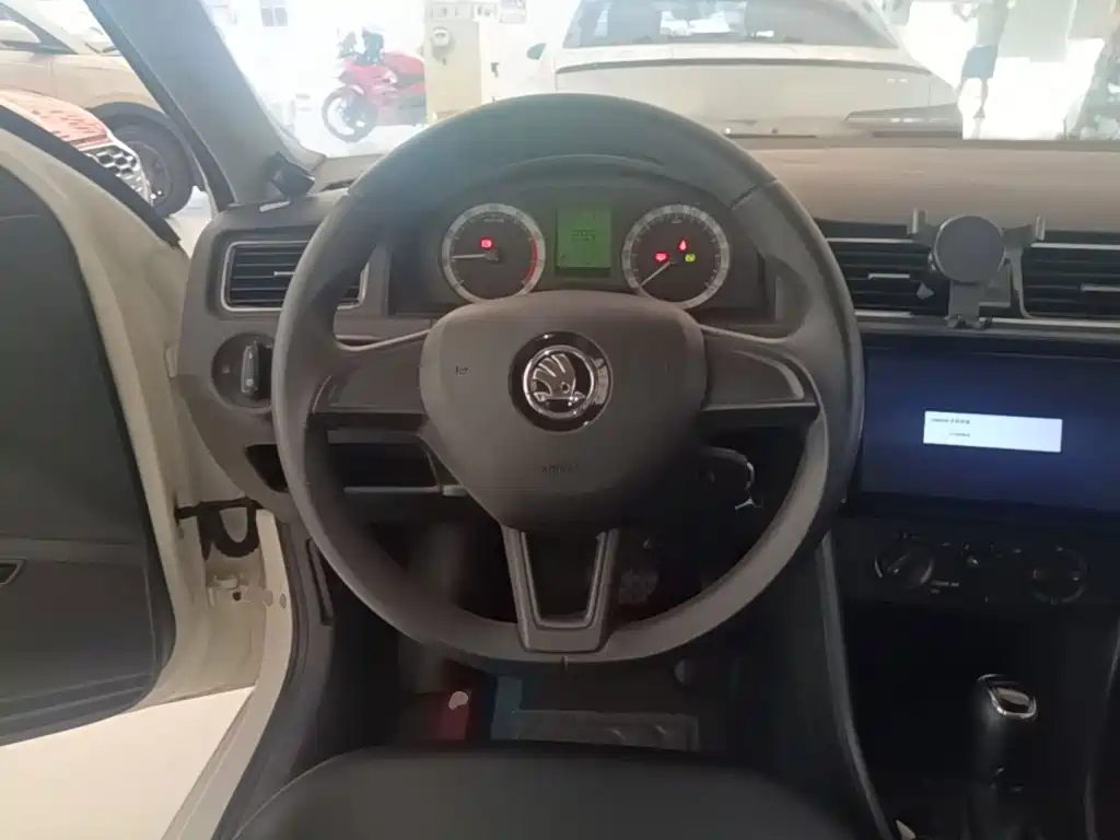 Skoda Rapid — фото 11