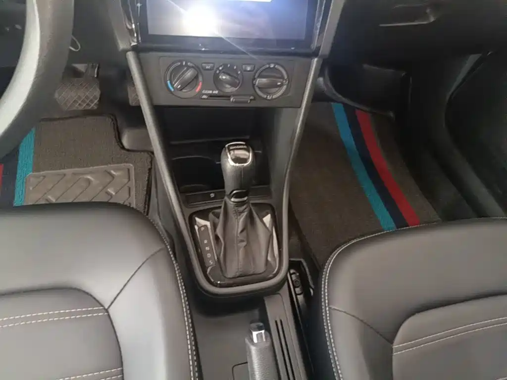 Skoda Rapid — фото 14