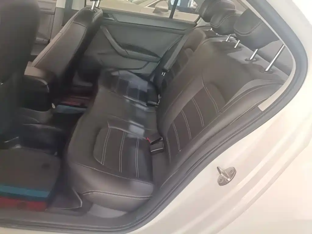 Skoda Rapid — фото 17