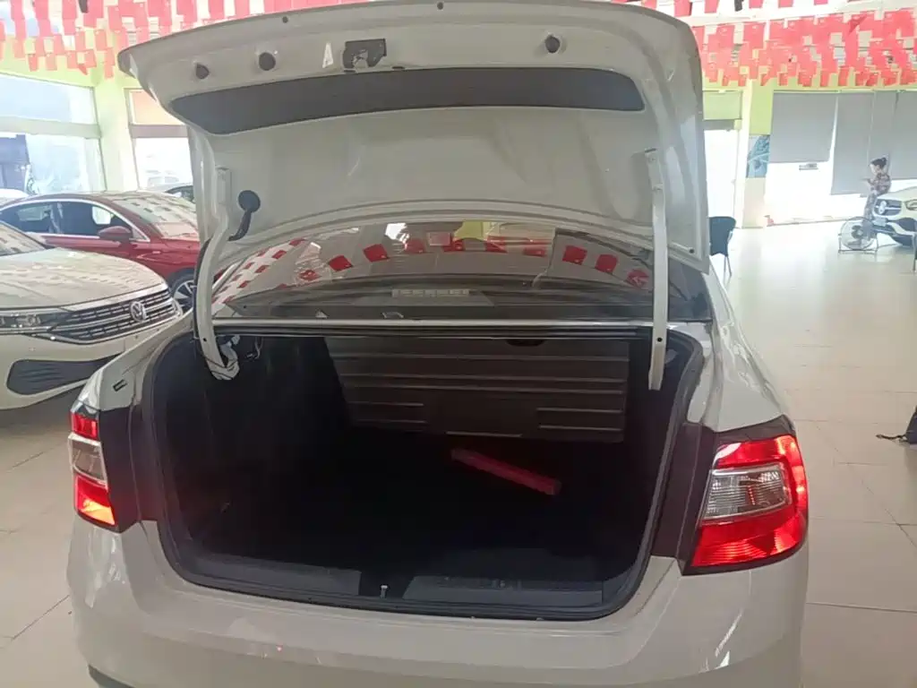 Skoda Rapid — фото 19