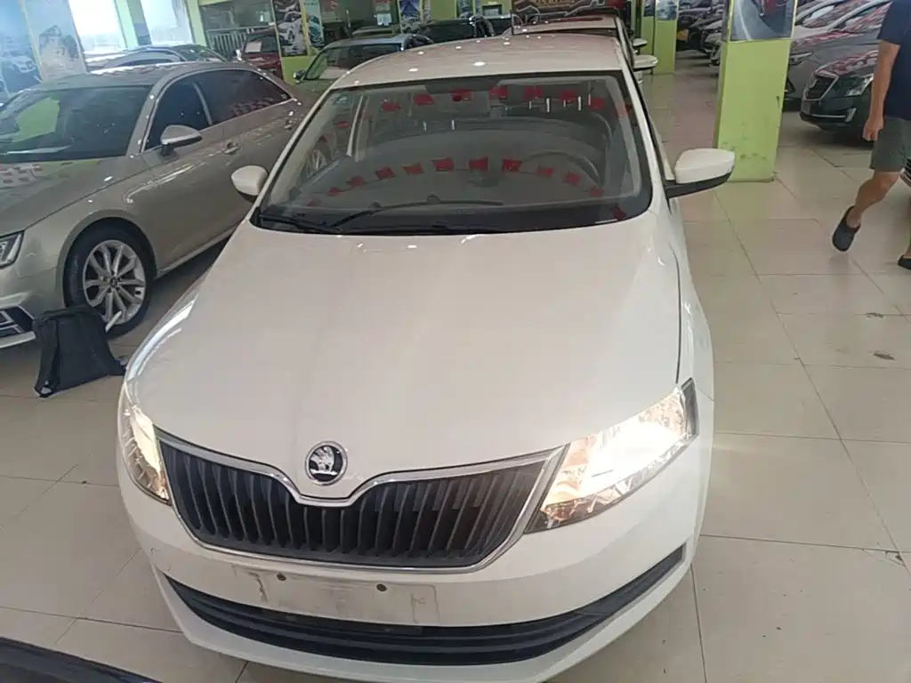 Skoda Rapid — фото 3