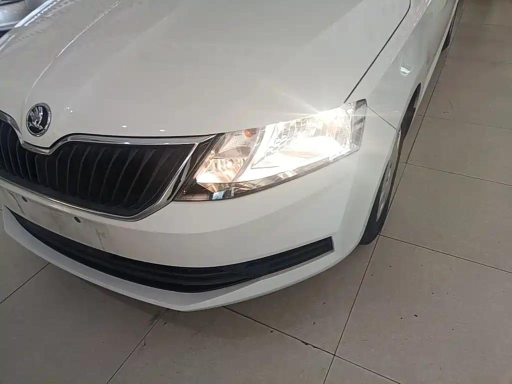 Skoda Rapid — фото 24