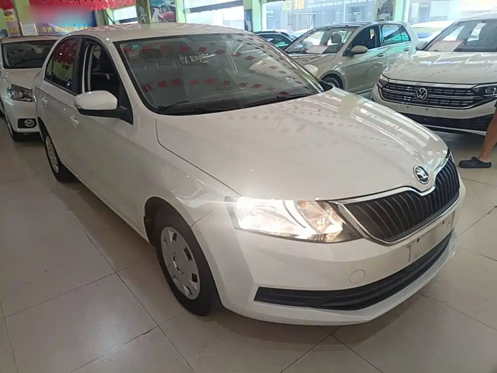 Skoda Rapid — фото 4