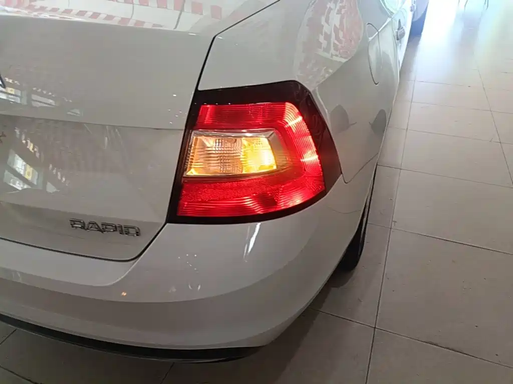 Skoda Rapid — фото 8