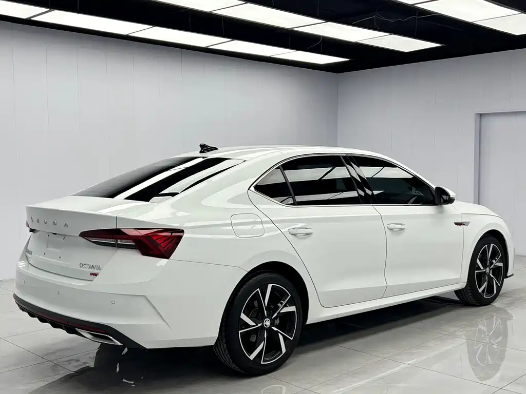 Skoda Octavia — фото 4