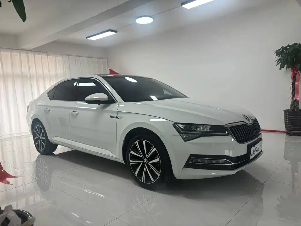 Skoda Superb — фото 4