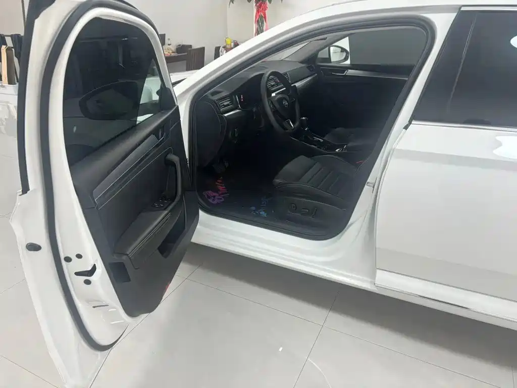 Skoda Superb — фото 5