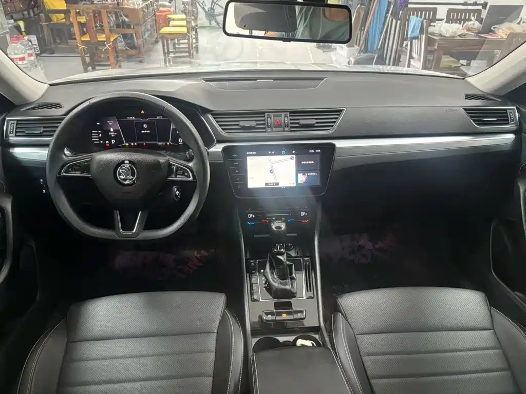 Skoda Superb — фото 10