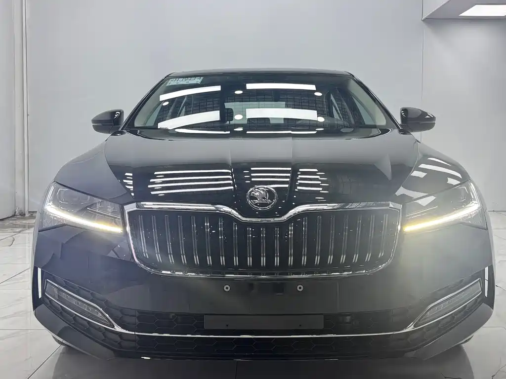 Skoda Superb — фото 2