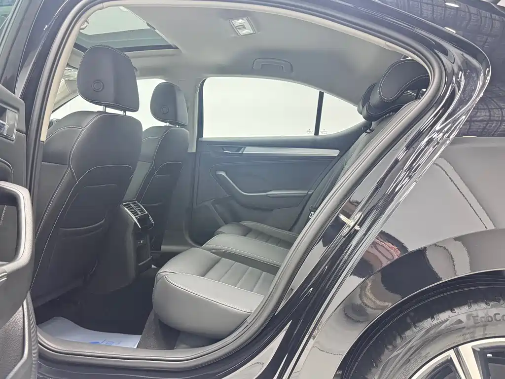 Skoda Superb — фото 11