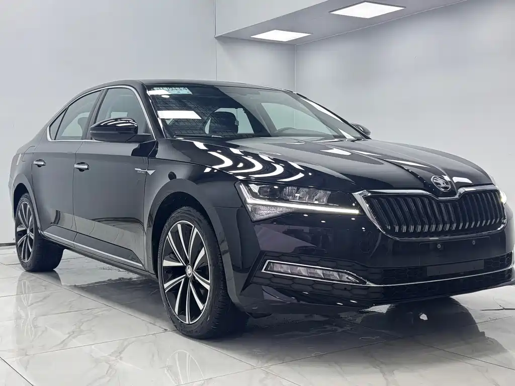 Skoda Superb — фото 3