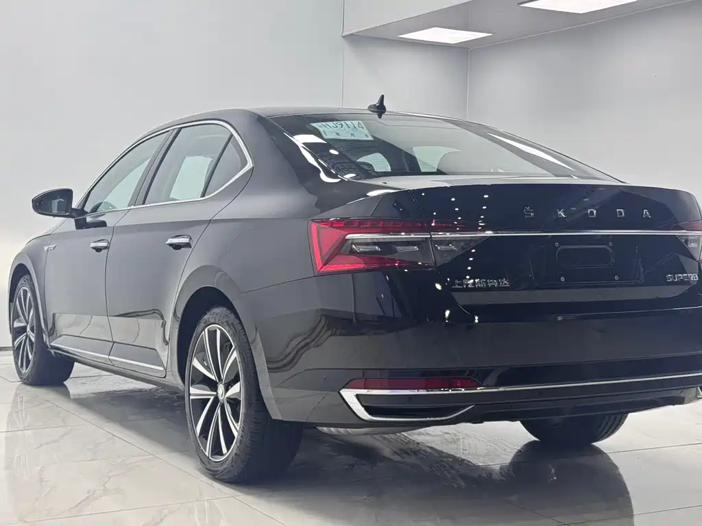 Skoda Superb — фото 4