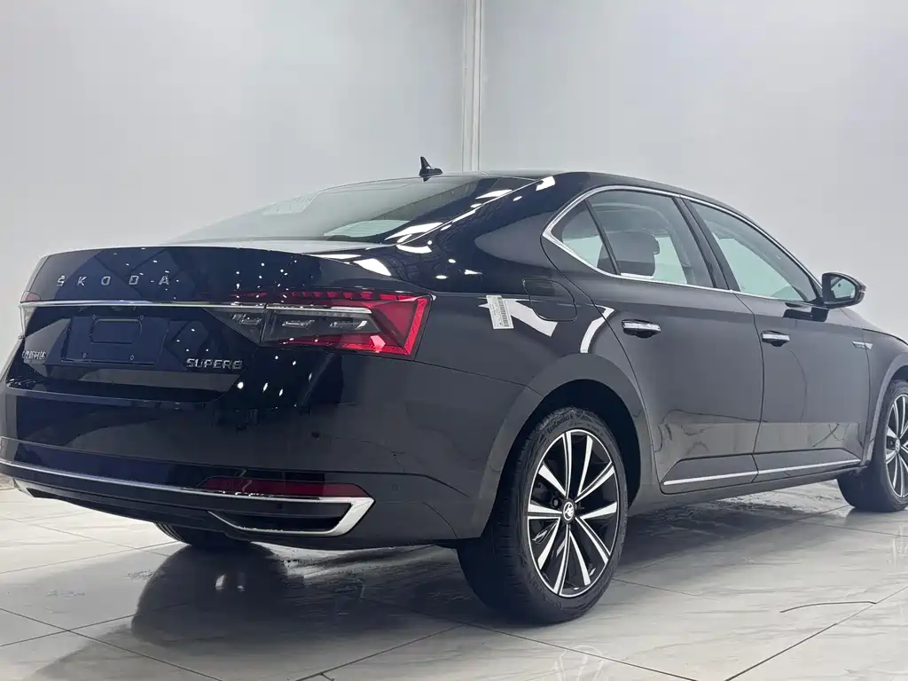 Skoda Superb — фото 6