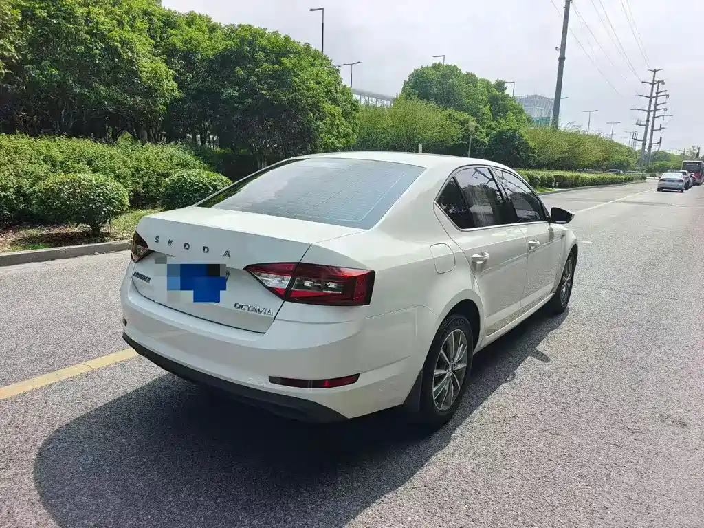 Skoda Octavia — фото 4
