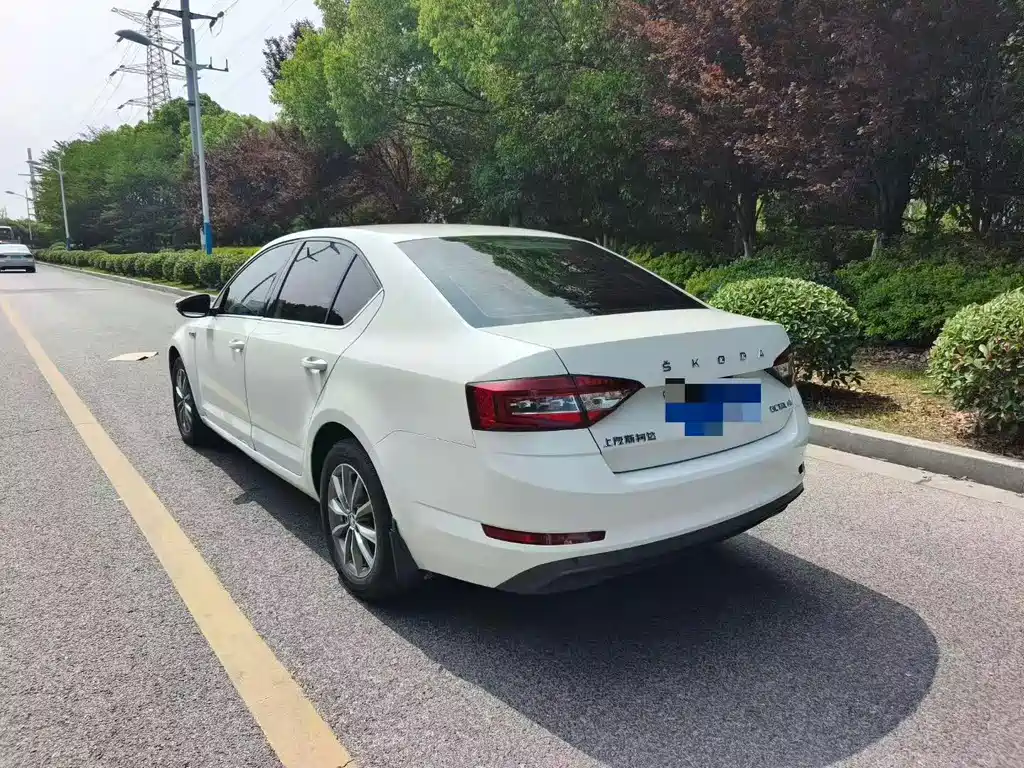 Skoda Octavia — фото 6