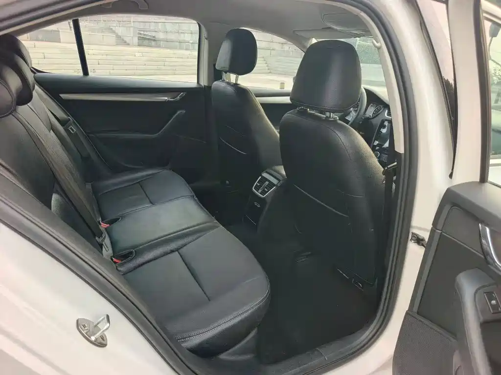 Skoda Octavia — фото 8