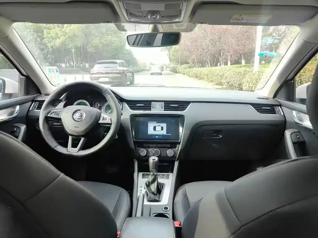 Skoda Octavia — фото 9