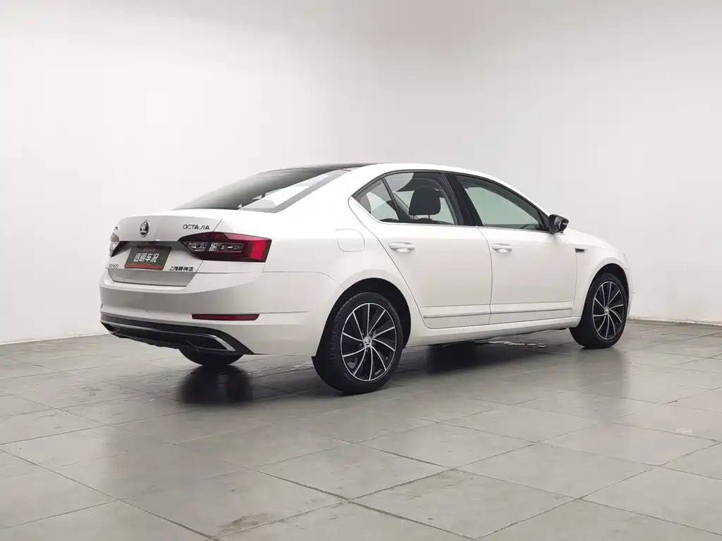 Skoda Octavia — фото 2