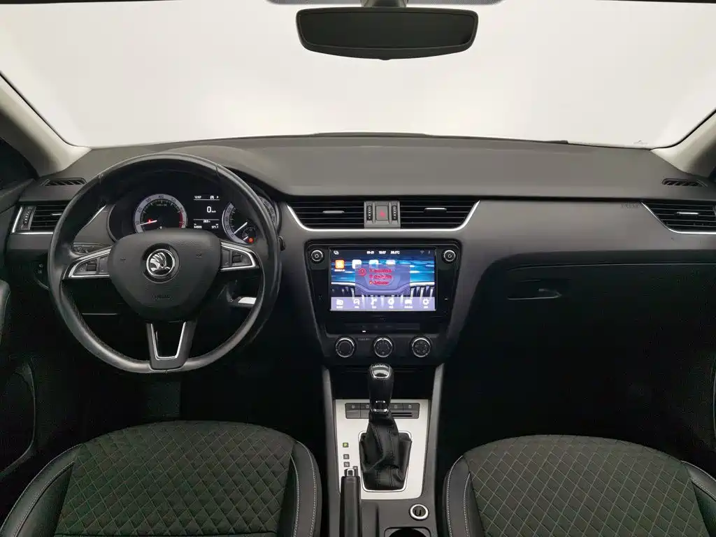 Skoda Octavia — фото 5
