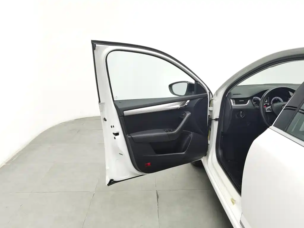 Skoda Octavia — фото 8
