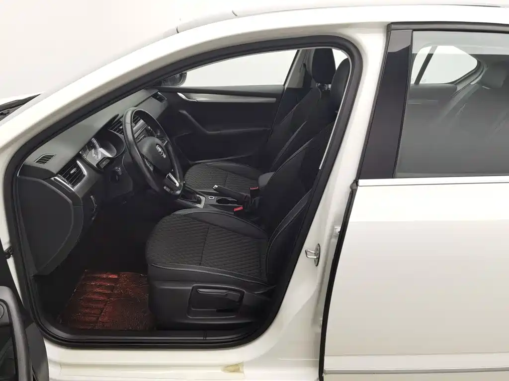 Skoda Octavia — фото 10